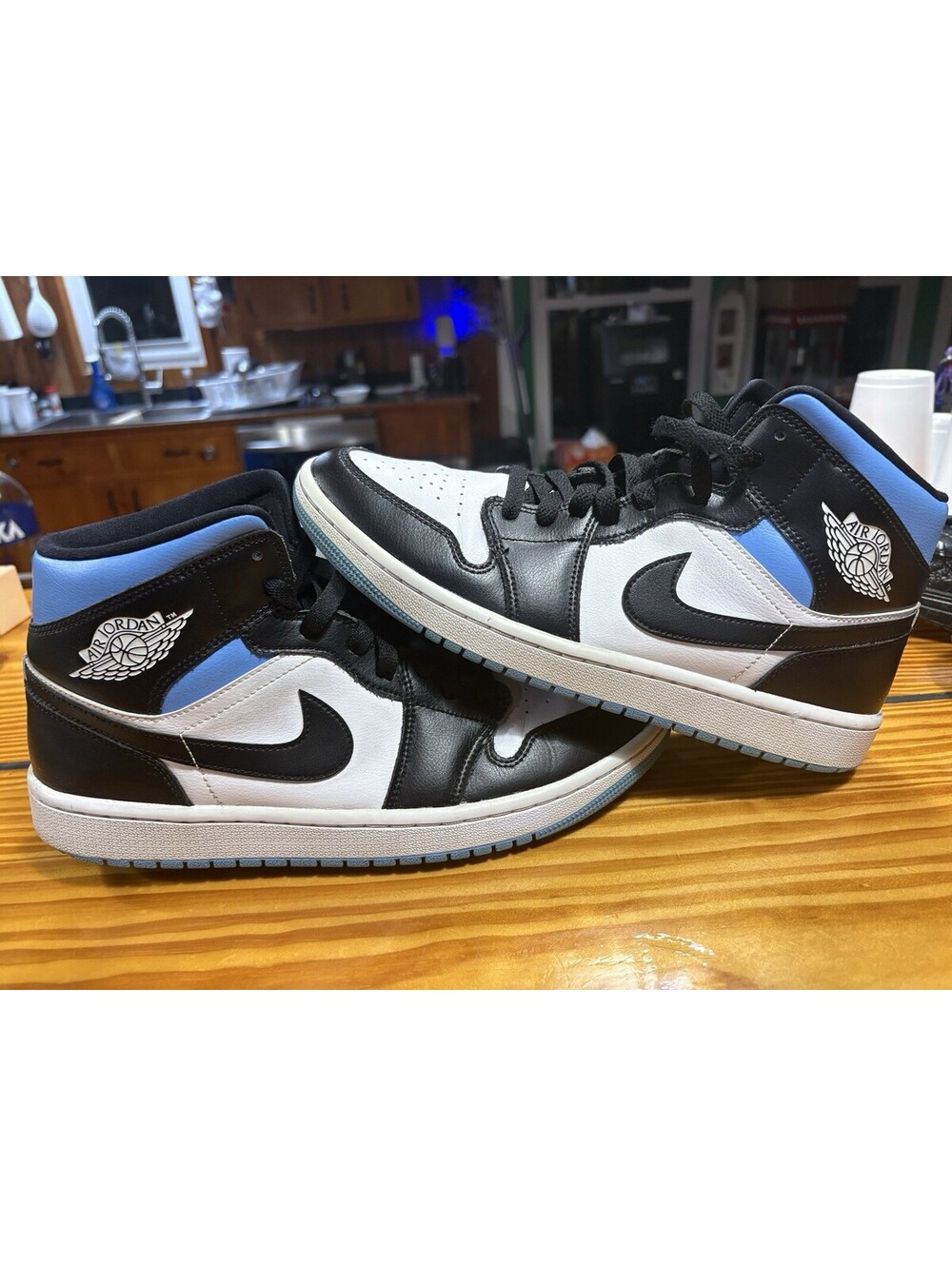 Air Jordan 1 Mid 'University Blue' Black White Sneaker BQ6472-102 M9.5/ W -11